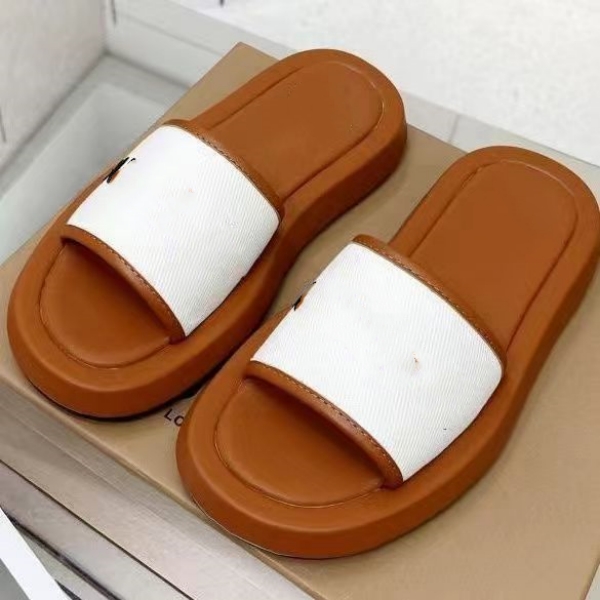 2023 Vintage Slippers Women Fashion Letter BUR Slides Luxury Summer Ladies Flip Flat Rubber Gear Bottoms Sandal Beach Designer Shoes 35-45
2023 Vintage Slippers Women Fashion Letter BUR Slides Luxury Summer Ladies Flip Flat Rubber Gear Bottoms Sandal Beach Designer Shoes 35-45