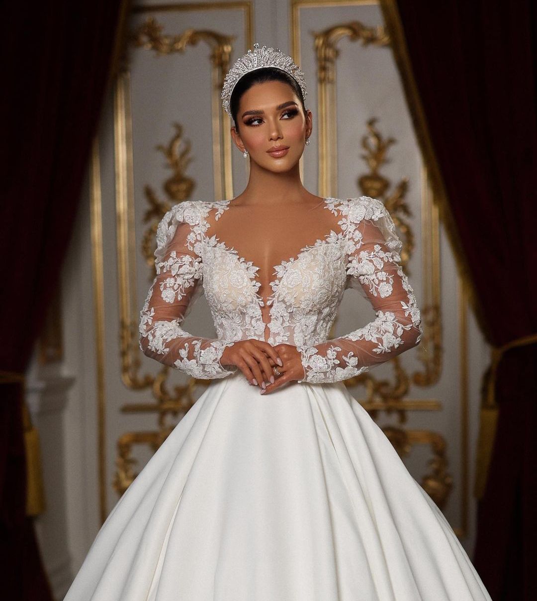 Elegant Ball Gown Wedding Dresses Long Sleeves V Neck Sequins Appliques Ruffles Bridal Gowns 3D Lace Satin Beaded Formal Dress Plus Size Custom Made V