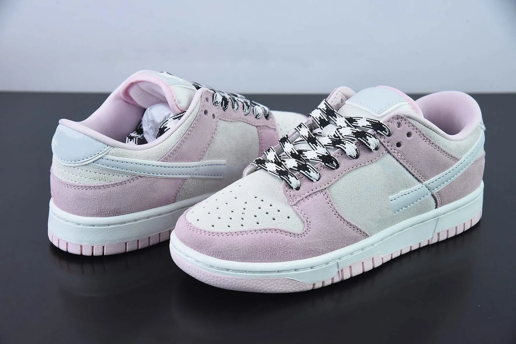 2023 Wholesale Skateboarding Shoes For Girls Boys Walking Duks Low Pink Foam Pure Platinum-Phantom 2023 Latest Outdoor Shoes Lifestyles Designer Sneakers, Pink foam pure white gold phantom
2023 Wholesale Skateboarding Shoes For Girls Boys Walking Duks Low Pink Foam Pure Platinum-Phantom 2023 Latest Outdoor Shoes Lifestyles Designer Sneakers, Pink foam pure white gold phantom