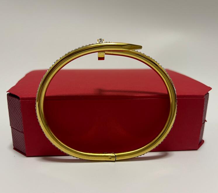 Nail Bracelet Designer Bracelets Luxury Jewelry For Women Fashion Bangle Titanium Steel Alloy Gold-Plated Craft Never Fade Not Allergic size17#19 Original box
Nail Bracelet Designer Bracelets Luxury Jewelry For Women Fashion Bangle Titanium Steel Alloy Gold-Plated Craft Never Fade Not Allergic size17#19 Original box