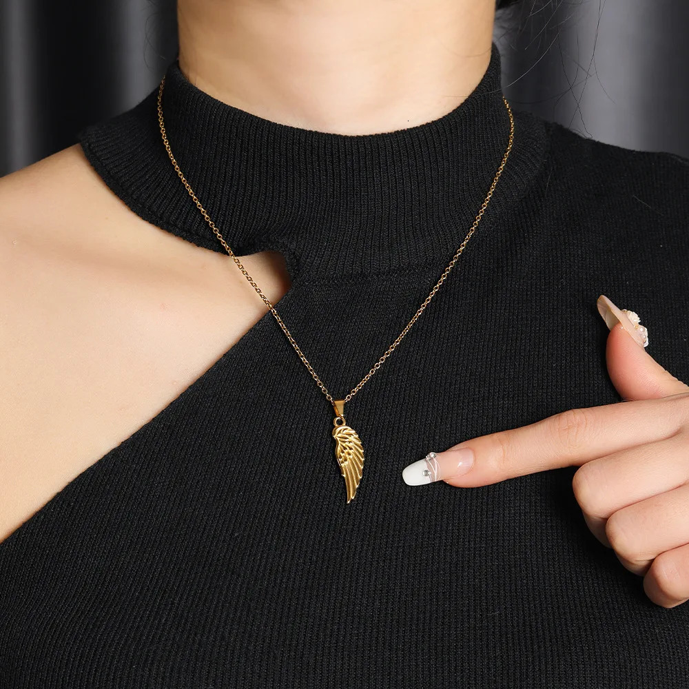 Chokers Charm Wing Pendant Necklaces Delicate Stainless Steel Waterproof Jewelry for Women Fashion Accessories Bulk Wholesale Items 231110