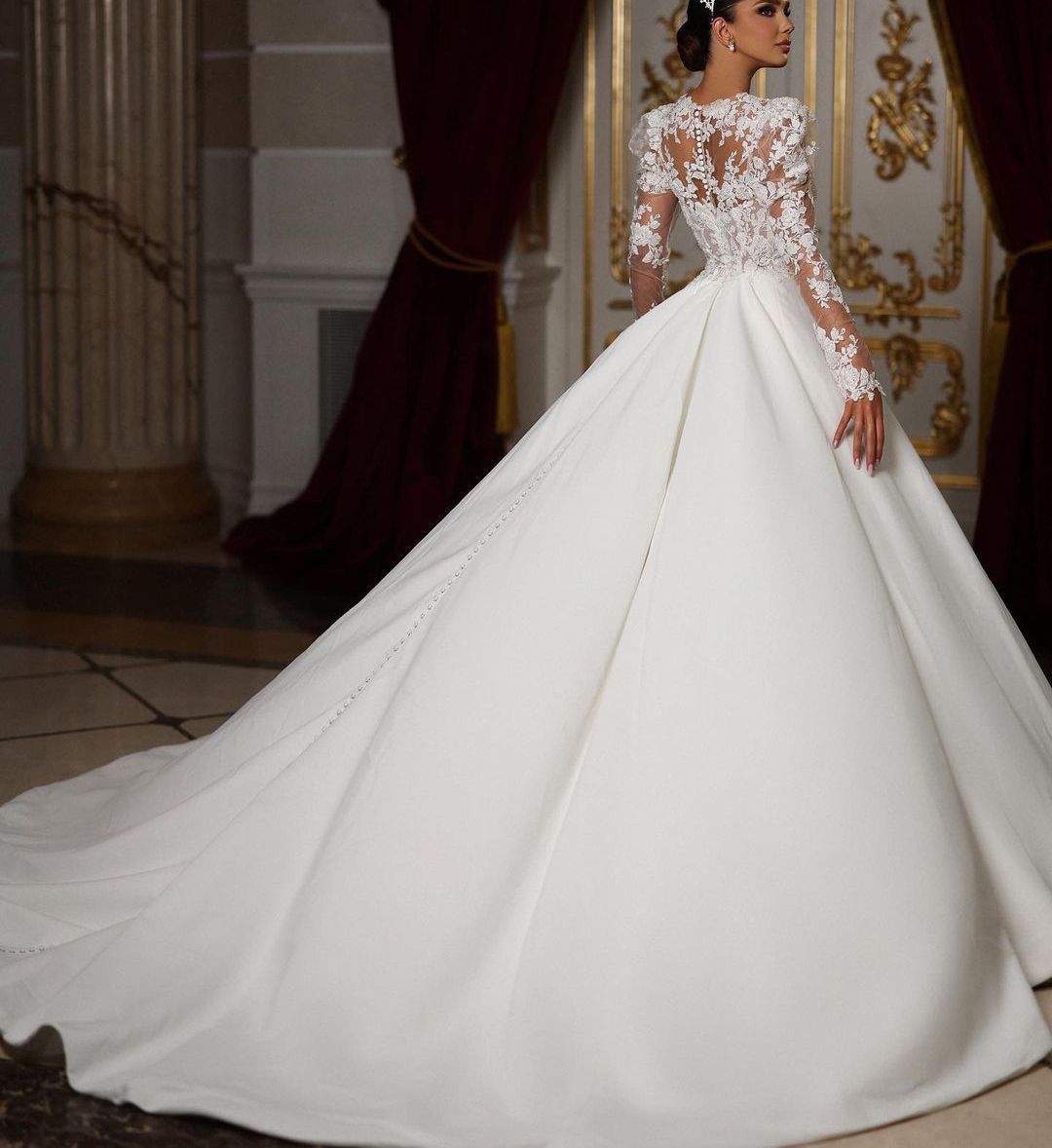 Elegant Ball Gown Wedding Dresses Long Sleeves V Neck Sequins Appliques Ruffles Bridal Gowns 3D Lace Satin Beaded Formal Dress Plus Size Custom Made V