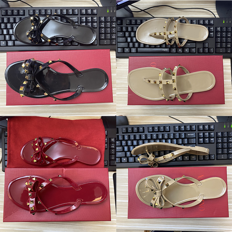 Garavani Rockstud Flip flops summer Sandal New fashio style Europe United States brand designer rivets bow sandals shoes women sandals high quality, Midium yellow
Garavani Rockstud Flip flops summer Sandal New fashio style Europe United States brand designer rivets bow sandals shoes women sandals high quality, Midium yellow