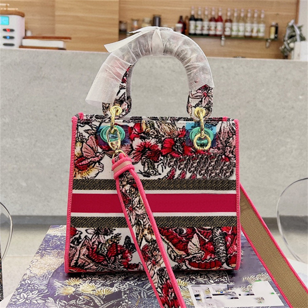Top Fashion Women Luxurys Designers Bags For Womens Bag Purse Shoulder Handbag Messenger Woman Totes Fashion Metallic Handbags Classic Crossbody Clutch With Box
Top Fashion Women Luxurys Designers Bags For Womens Bag Purse Shoulder Handbag Messenger Woman Totes Fashion Metallic Handbags Classic Crossbody Clutch With Box