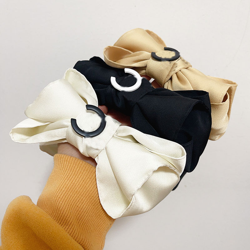 3color Luxury Designer Headband Women Letters Printing Wide Edge Cross Hair Hoop Ladies Headwrap Head Accessories
3color Luxury Designer Headband Women Letters Printing Wide Edge Cross Hair Hoop Ladies Headwrap Head Accessories
