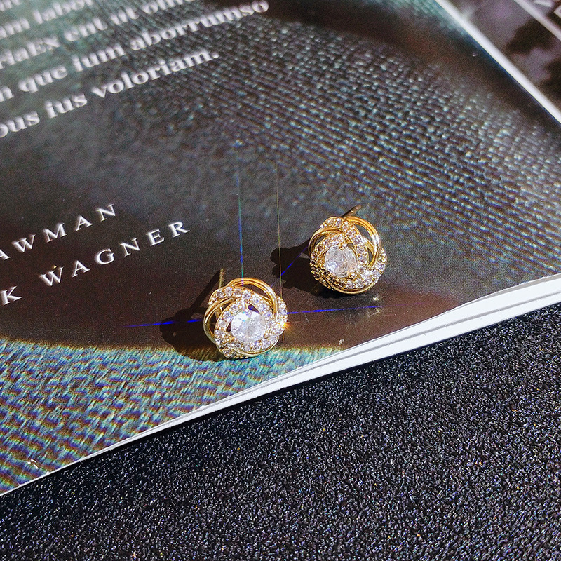 Stud 18k gold 18 k Woman Stud Earrings Unusual Earings Trend Piercing Small Crystal Vintage Ear Cuffs For Party Womens Jewelry 230410