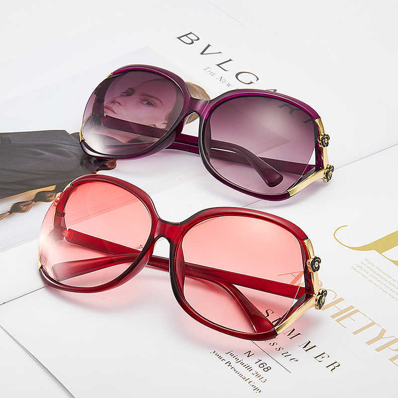 Frames Women's Sunglasses New Camellia hollow point paint rose Fashion versatile large frame sunglasses
Frames Women's Sunglasses New Camellia hollow point paint rose Fashion versatile large frame sunglasses
