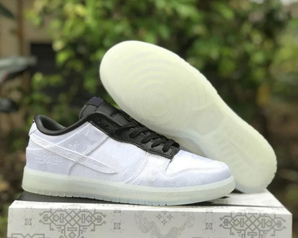 Authentic Clot x Fragment Dunks Shoes Low 20th Anniversary FRGMT Silk Upper In White Black leather Men Women Sports Sneaker
Authentic Clot x Fragment Dunks Shoes Low 20th Anniversary FRGMT Silk Upper In White Black leather Men Women Sports Sneaker