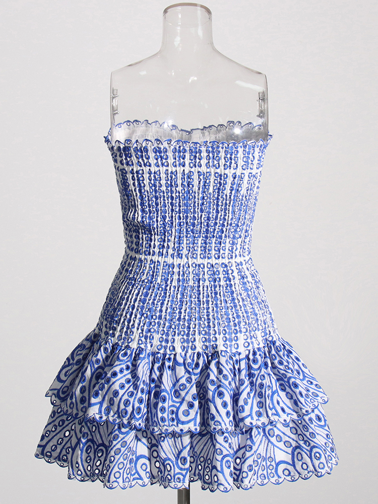 Casual Dresses TWOTWINSTYLE Cut Out Layered Hem Sexy Dress For Women Strapless Sleeveless Off Shoulder High Waist Mini Female Clothing 230411