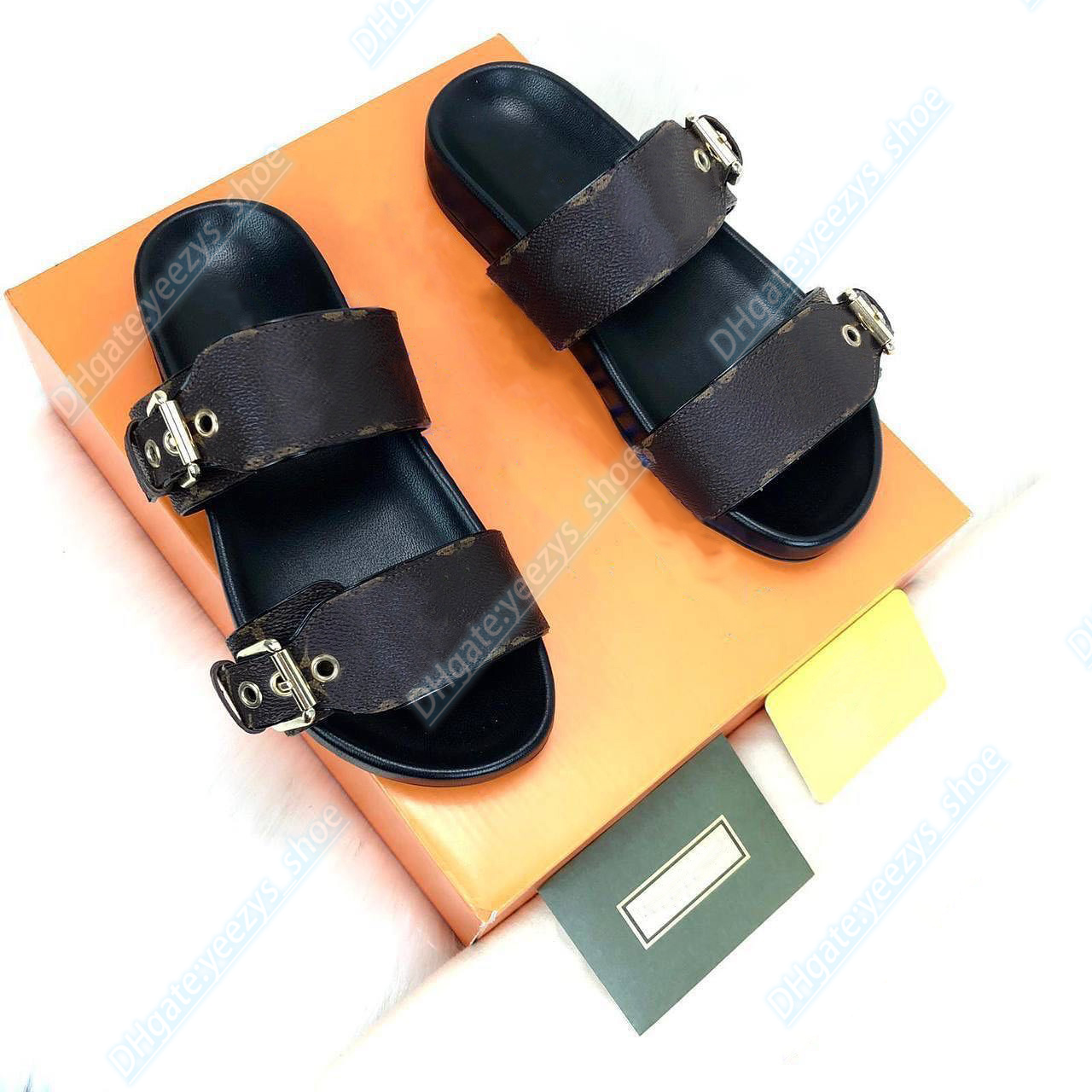 designer slide women luxury slipper rubber 2 leather strap with gold-tone buckles man shoes Summer Beach classic Outdoor bom dia Flat Mule Sandal, Pink
designer slide women luxury slipper rubber 2 leather strap with gold-tone buckles man shoes Summer Beach classic Outdoor bom dia Flat Mule Sandal, Pink