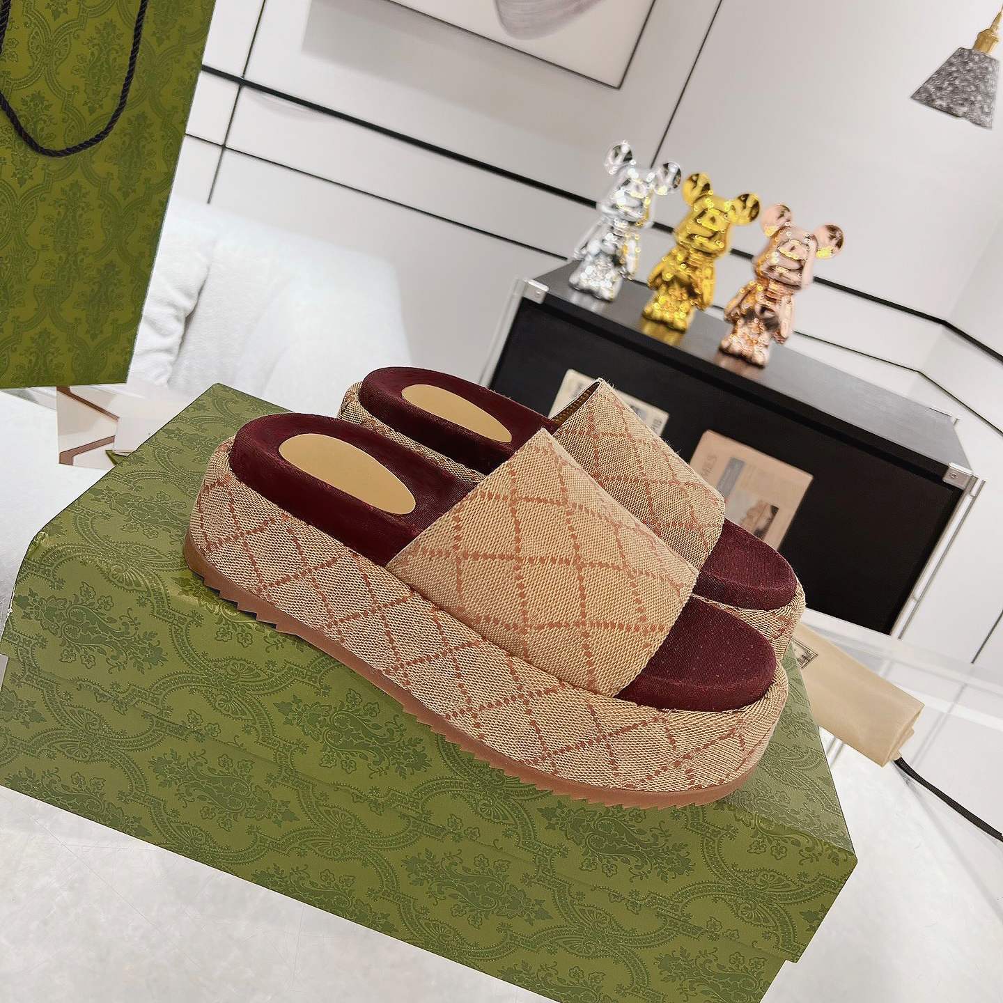 Slippers designer sandal for woman wedge thick heel sandles sandel slipper platformt sandals women casual shoes summer flat fashion beach slides slippers 10A, Color8
Slippers designer sandal for woman wedge thick heel sandles sandel slipper platformt sandals women casual shoes summer flat fashion beach slides slippers 10A, Color8