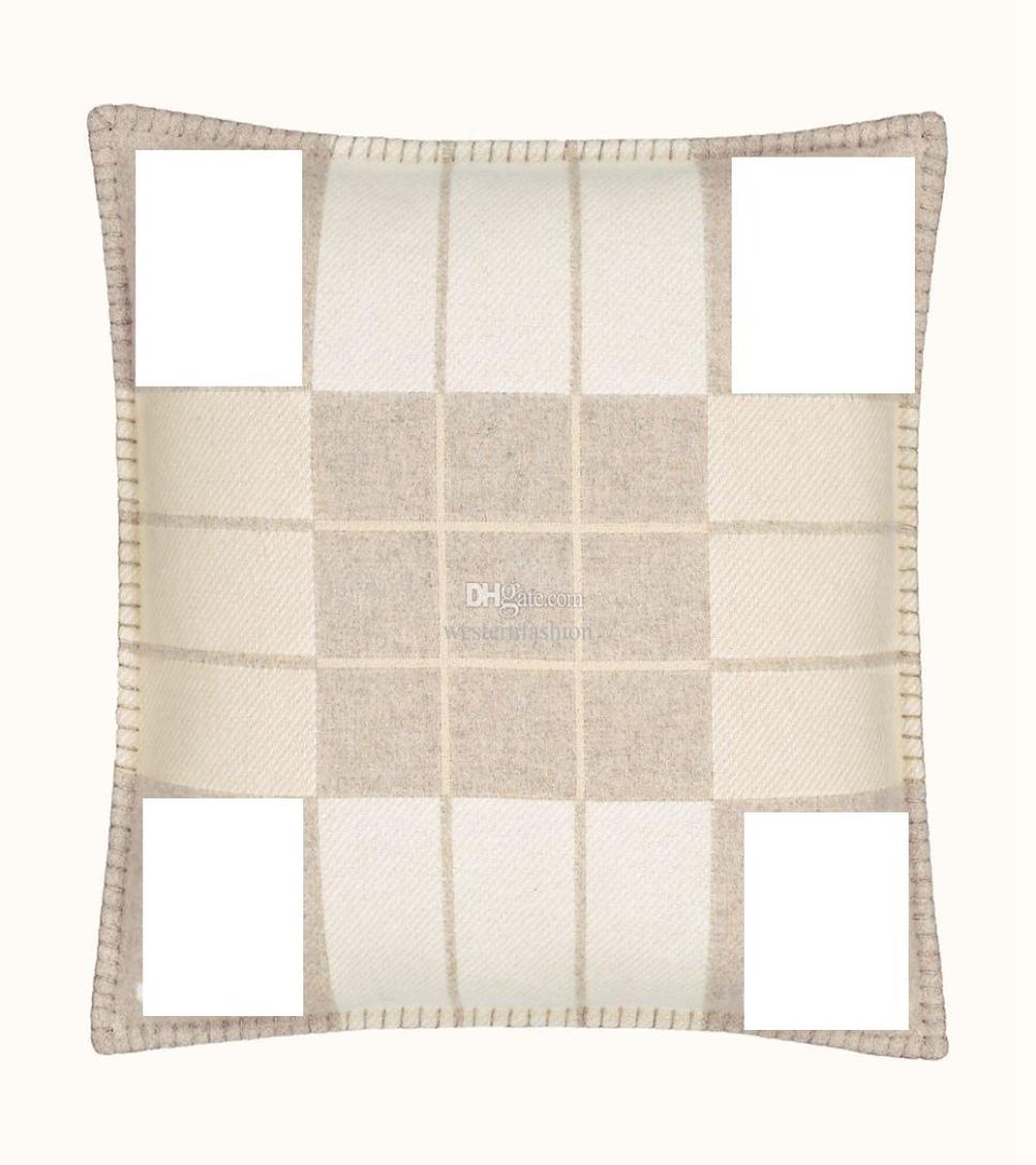 Designer Letters Throw Pillow Case Cashmere Luxury Pillows Designer Cushion Cover Pillowcase Without Core Jacquard Sofa Bed Wool C1525386, Beige
Designer Letters Throw Pillow Case Cashmere Luxury Pillows Designer Cushion Cover Pillowcase Without Core Jacquard Sofa Bed Wool C1525386, Beige