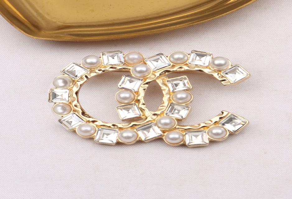 Lots Style Famous Brand Designer Fashion Double Letter Gold Silver Multicolor Pearl Pins Brooches Women Rhinestone Brooch Suit Pin6077217
Lots Style Famous Brand Designer Fashion Double Letter Gold Silver Multicolor Pearl Pins Brooches Women Rhinestone Brooch Suit Pin6077217