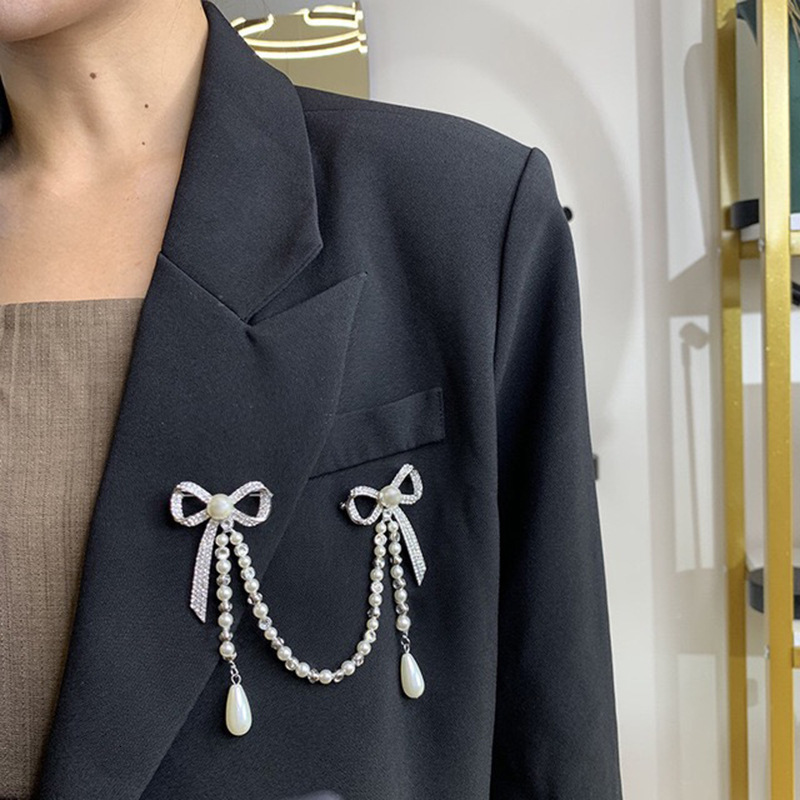 Pins Brooches CINDY XIANG Fashion Double Bowknot Pin Brooch Vintage Pearls Tassel Suit Collar Lapel Shirt Brooches High Quality 230411