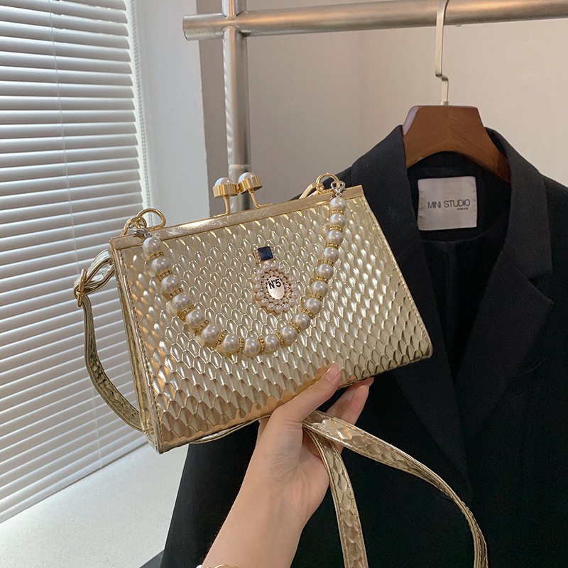 Wholesale ladies shoulder bags 4 colors sweet beaded pearl chain bag street trend embossed hard box dinner handbag black diamond mobile phone coin purse 5809#