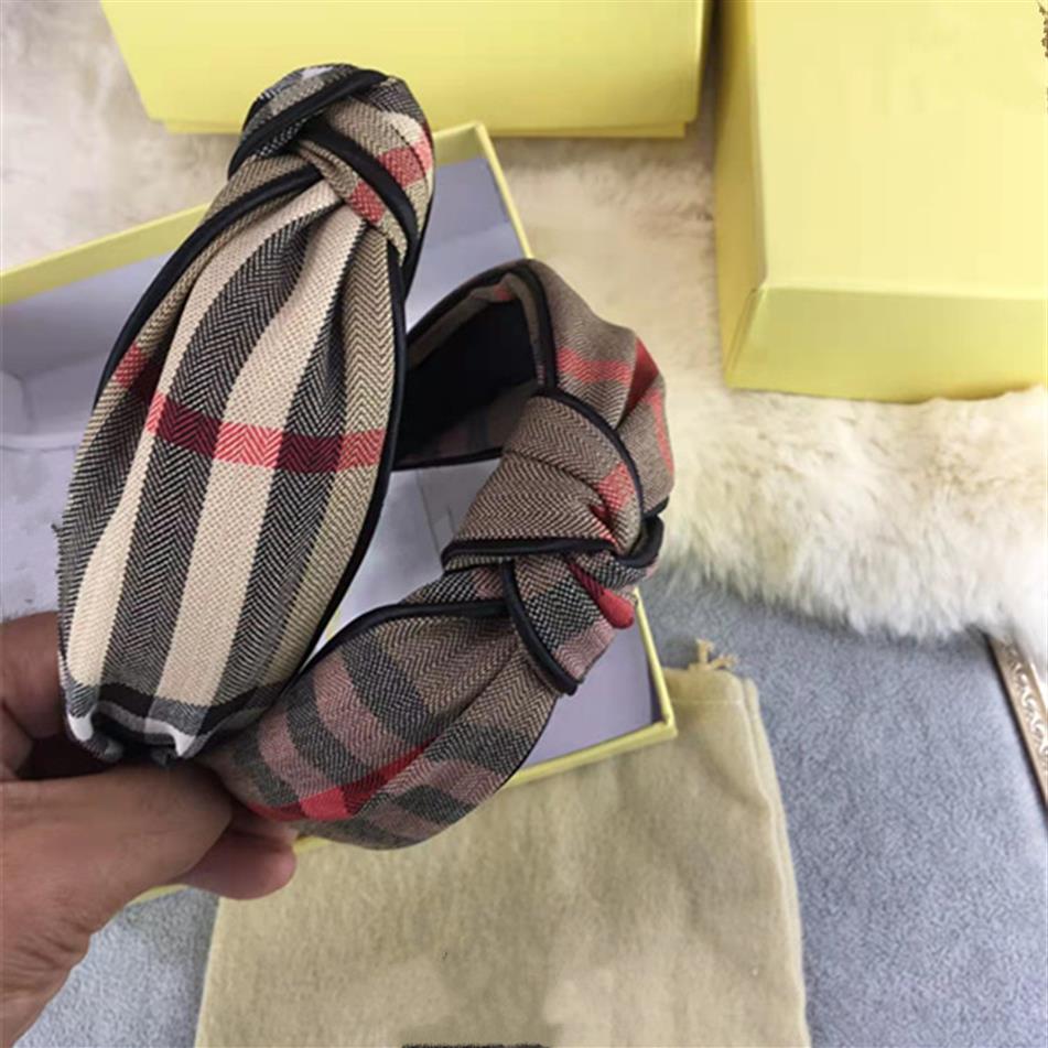 2021 Designer INS fashion B-letter plaid headbands women hair sticks girl headband women accessories for head bands B031232Z
2021 Designer INS fashion B-letter plaid headbands women hair sticks girl headband women accessories for head bands B031232Z