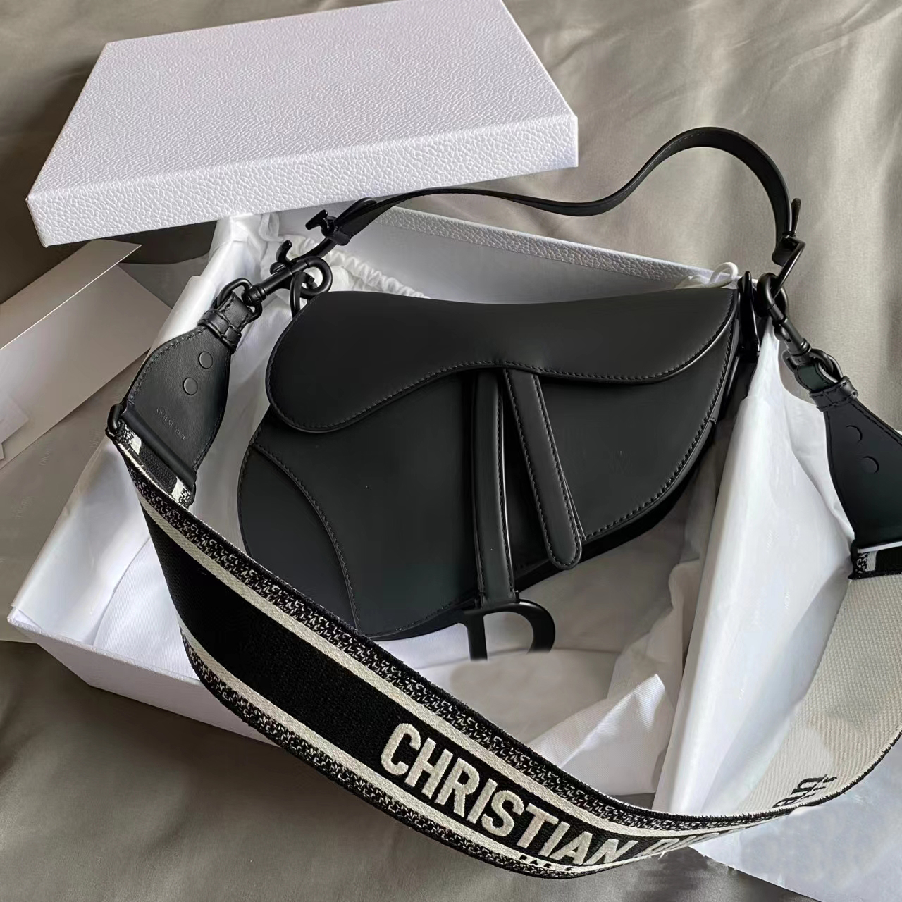 Handbag Saddles bag with Strap Designer Bag backpacks Tote Wallet magnetic Metal pendant Purses Top 5A Shoulder bags Womens Crossbody Handbags 2023 news 01, #17
Handbag Saddles bag with Strap Designer Bag backpacks Tote Wallet magnetic Metal pendant Purses Top 5A Shoulder bags Womens Crossbody Handbags 2023 news 01, #17