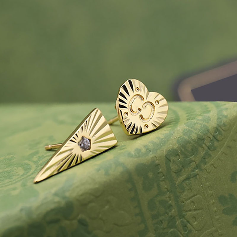 Gold Asymmetric Earrings Luxury Diamond Stud Earrings Designer Women Jewelry Earrings Fashion Studs Versatile Style
Gold Asymmetric Earrings Luxury Diamond Stud Earrings Designer Women Jewelry Earrings Fashion Studs Versatile Style