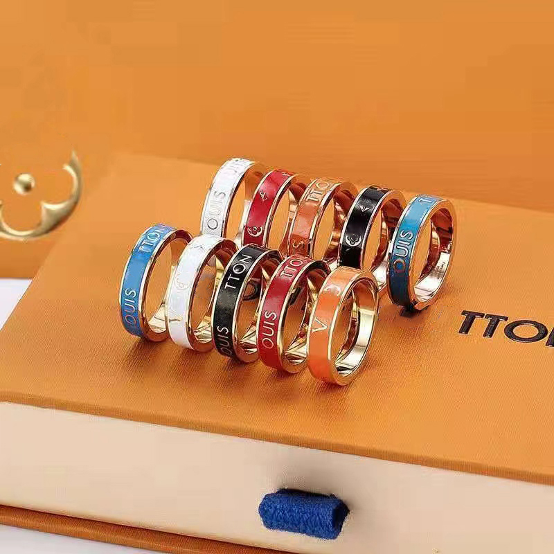 Designer ring luxury rings colorful letters fashion rings ladies personalized style trendy classic jewelry couple rings high quality good
Designer ring luxury rings colorful letters fashion rings ladies personalized style trendy classic jewelry couple rings high quality good