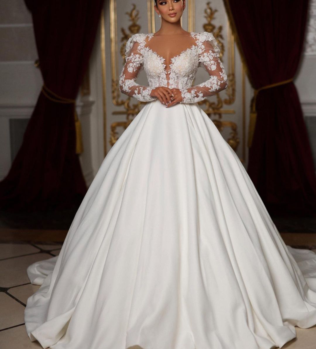 Elegant Ball Gown Wedding Dresses Long Sleeves V Neck Sequins Appliques Ruffles Bridal Gowns 3D Lace Satin Beaded Formal Dress Plus Size Custom Made V