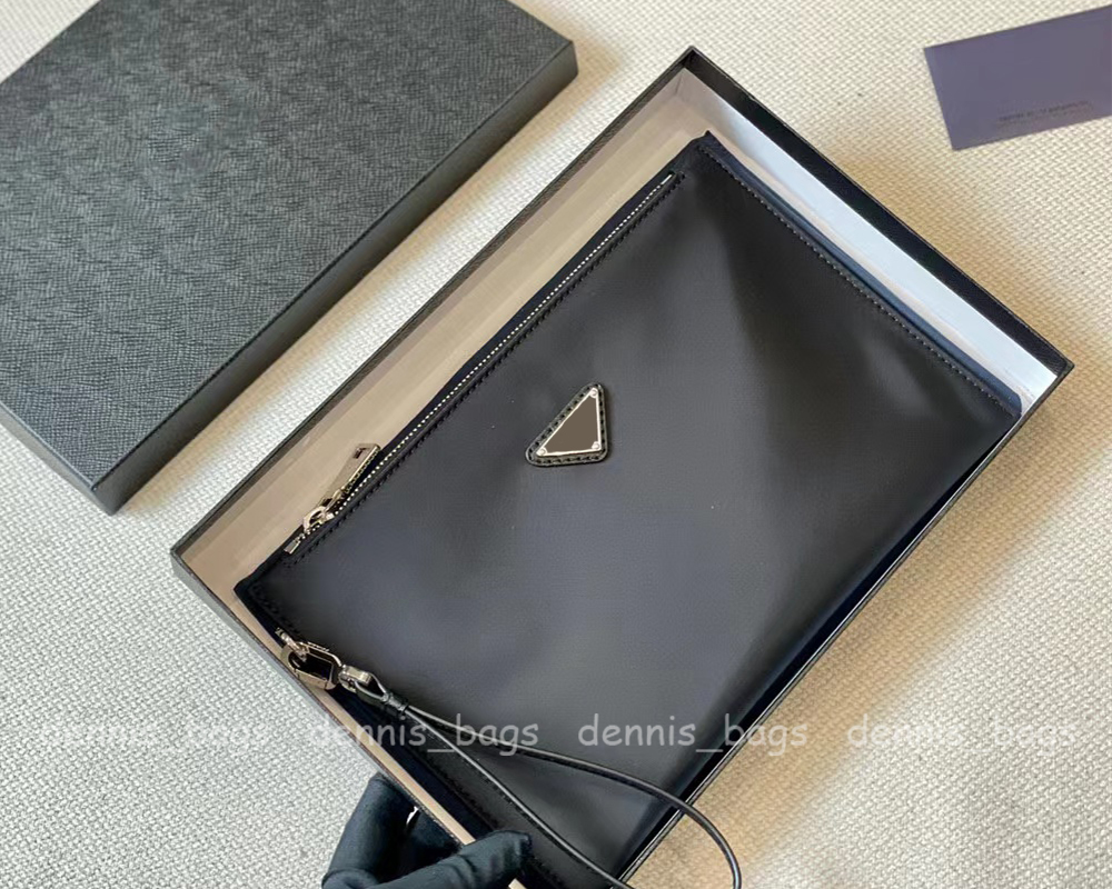 Designer Clutch Bags Women and Men Handbags Fashion Luxury Black Clutch Nylon High Quality New Handbags Zipper Lightweight and Wear-resistant Man Hand Bags 28cm
Designer Clutch Bags Women and Men Handbags Fashion Luxury Black Clutch Nylon High Quality New Handbags Zipper Lightweight and Wear-resistant Man Hand Bags 28cm