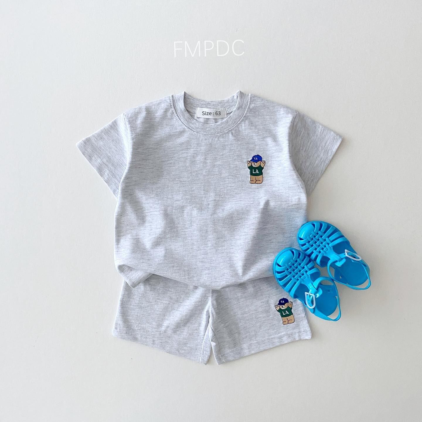 Clothing Sets 2023 Summer Korea Baby Boys Suit Embroidered Bear Badge Tees T shirts Loose Shorts Girls 2Pcs Casul Infant Toddler Clothes 230411