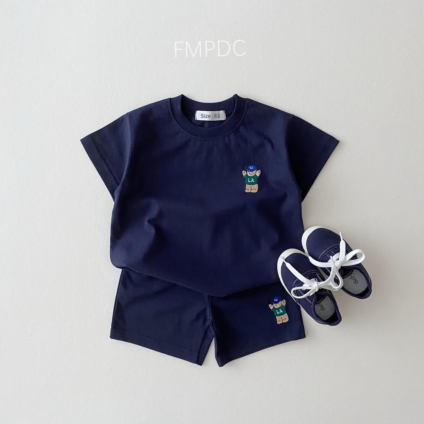 Clothing Sets 2023 Summer Korea Baby Boys Suit Embroidered Bear Badge Tees T shirts Loose Shorts Girls 2Pcs Casul Infant Toddler Clothes 230411