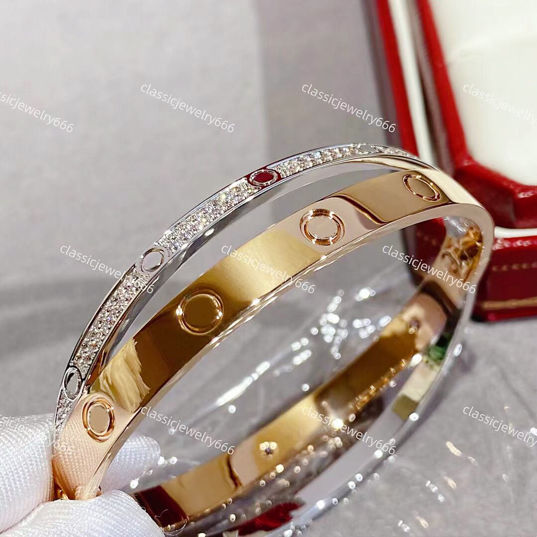High quality fashion designer cuff bracelet for women's double layer diamond bracelet screw brand bracelet 18K gold jewelry stainless steel factory with box
High quality fashion designer cuff bracelet for women's double layer diamond bracelet screw brand bracelet 18K gold jewelry stainless steel factory with box