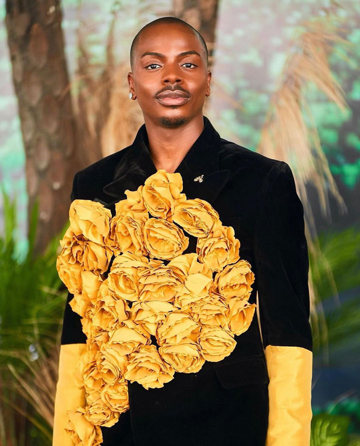 Fashion Groom Tuxedos Gold Hand Made Flowers Shawl Lapel Men Pants Suits Groomsmen Slim Fit Wedding Coat 2 Pieces