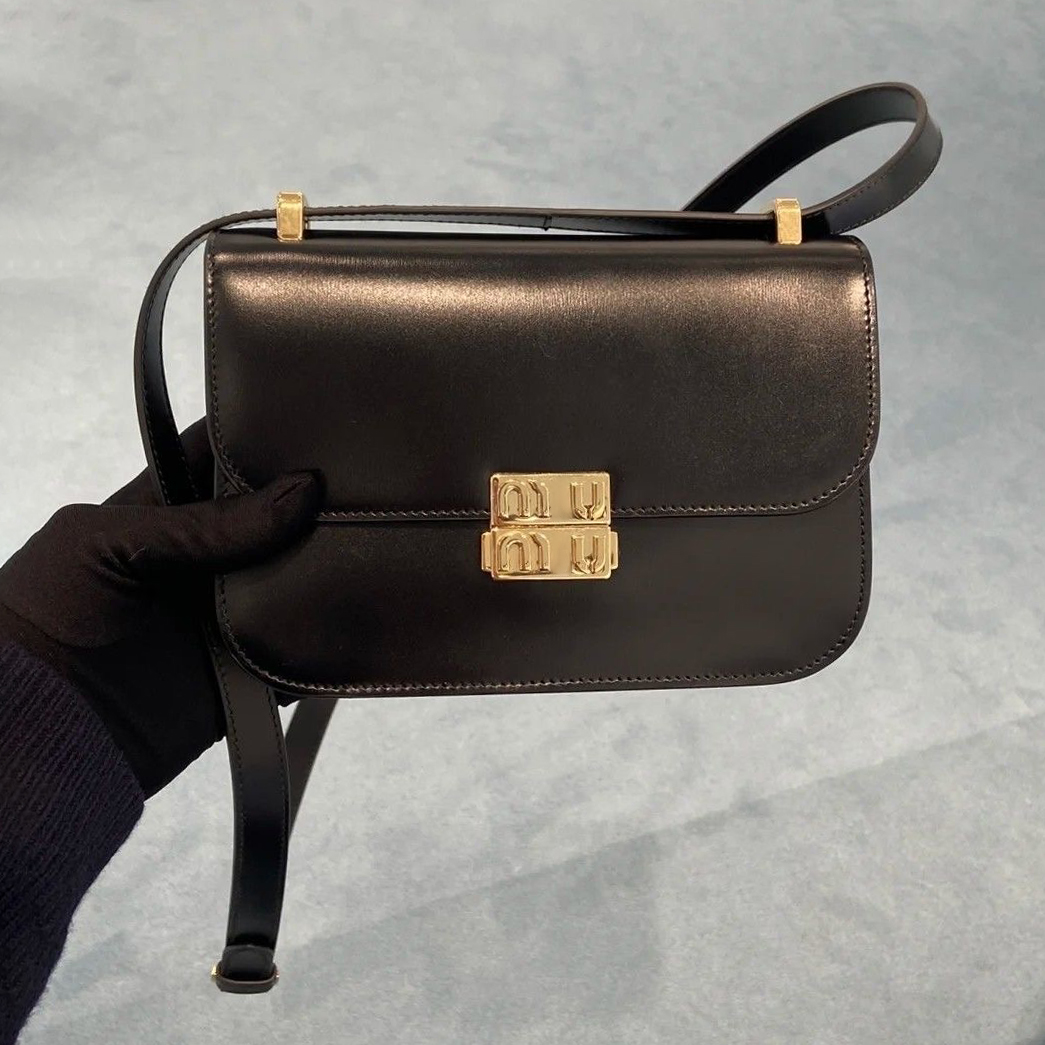 Latest Products fashion Miui Shoulder bag Womens Mens Designer purse leather metal sign messenger bag Miu clutch flap Luxury tote handbag mini travel cross body Bags, Black
Latest Products fashion Miui Shoulder bag Womens Mens Designer purse leather metal sign messenger bag Miu clutch flap Luxury tote handbag mini travel cross body Bags, Black