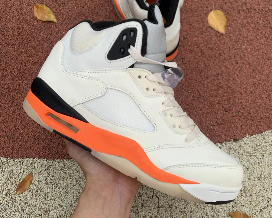 2023 Basketball Shoes Jumpman 5 Shattered Backboard Orange Blaze sliver TONQUE Whith Box
2023 Basketball Shoes Jumpman 5 Shattered Backboard Orange Blaze sliver TONQUE Whith Box