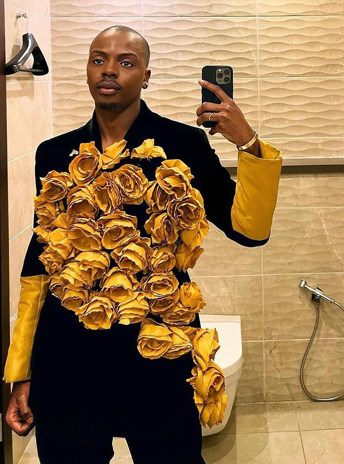 Fashion Groom Tuxedos Gold Hand Made Flowers Shawl Lapel Men Pants Suits Groomsmen Slim Fit Wedding Coat 2 Pieces