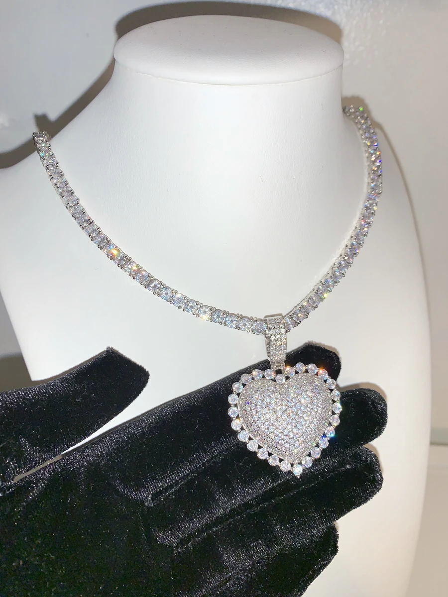 Chokers Top Quality Valentine's Day Gift Jewelry Micro Pave 5A CZ Passion Heart Pendant Lovely Women Girlfriend Necklace 230411