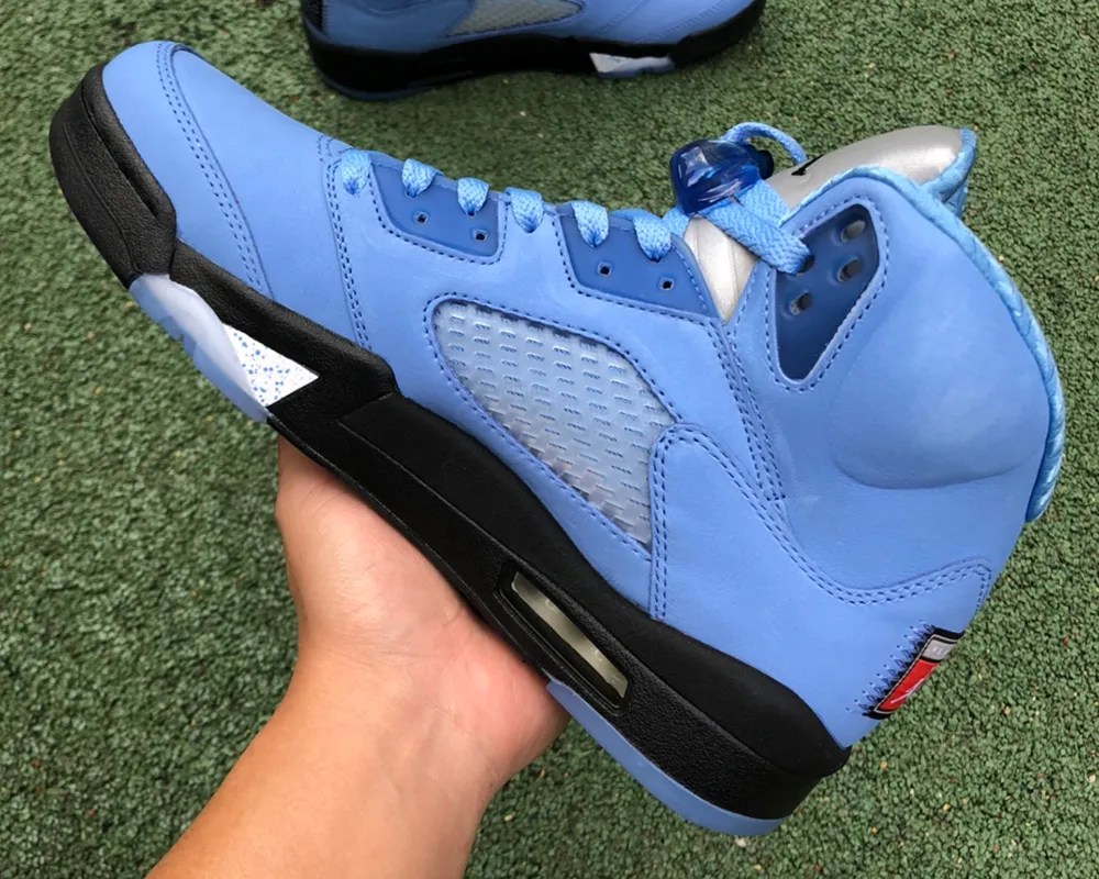 2023 Basketball Shoes Jumpman 5 UNC High cut 5s University Blue Black White Fashion Trainers luxurys Designer Sneakers come With Original Box
2023 Basketball Shoes Jumpman 5 UNC High cut 5s University Blue Black White Fashion Trainers luxurys Designer Sneakers come With Original Box