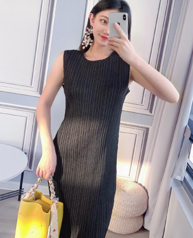 2025 New ISSEY Pleated Sleeveless Long Skirt11