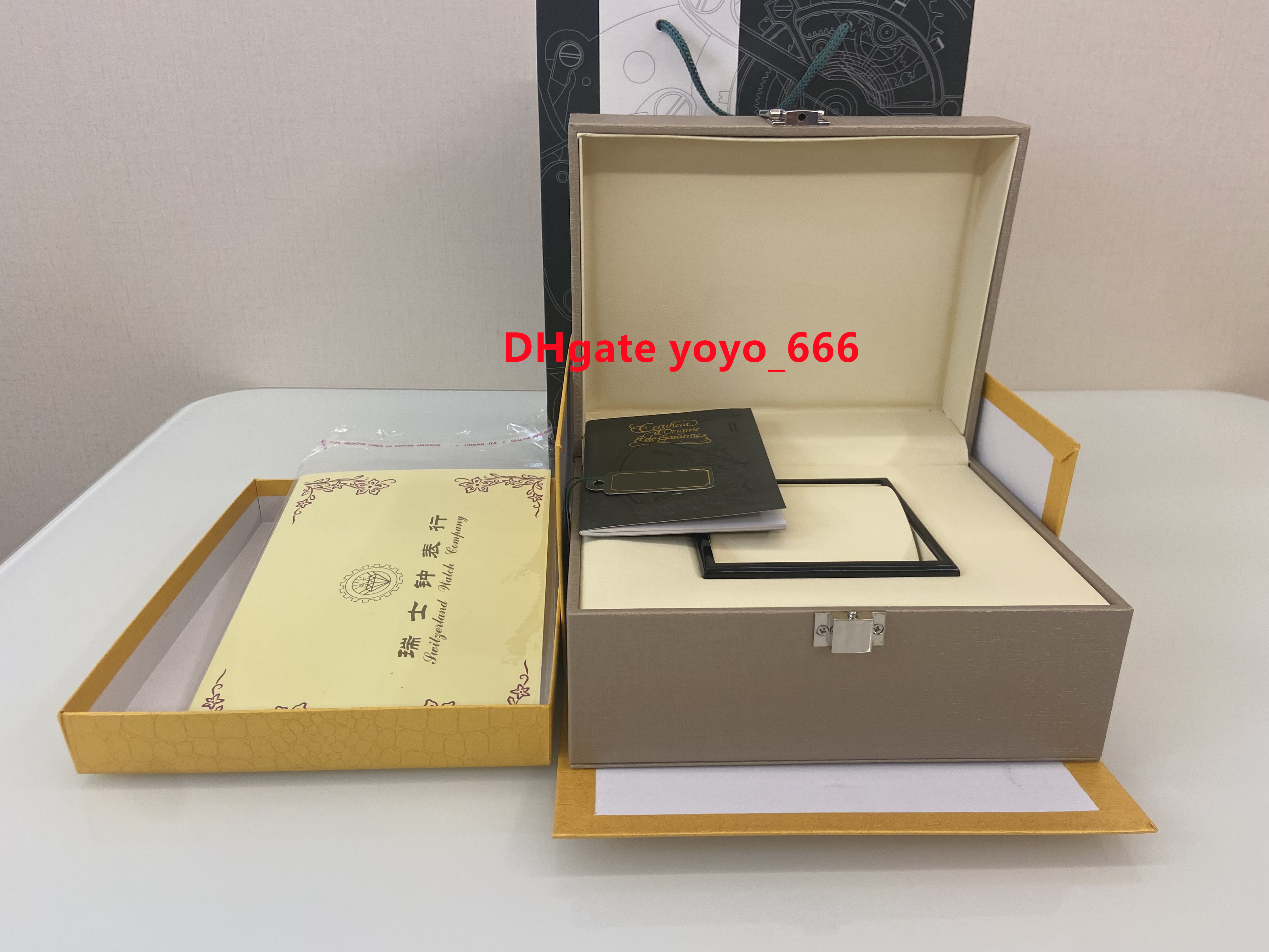 High quality HMS Royal Oak offshore watch boxes Original wooden box for 15400 15500 15710 pamphlet handbag Top class watch box
High quality HMS Royal Oak offshore watch boxes Original wooden box for 15400 15500 15710 pamphlet handbag Top class watch box