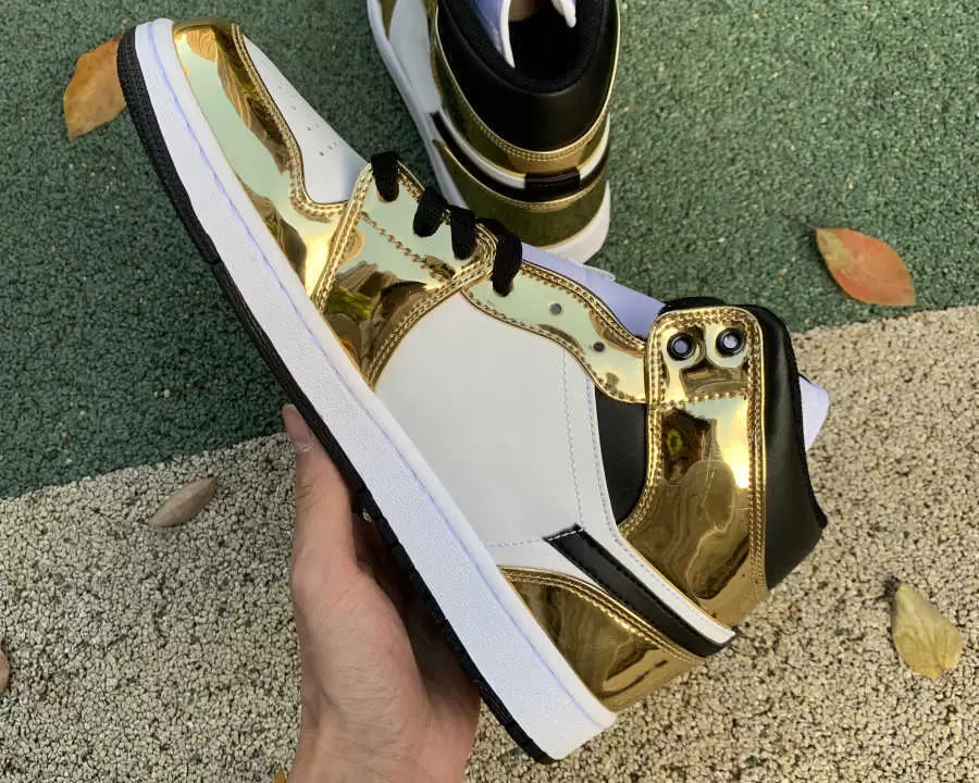 2023 Basketball Shoes Jumpman 1 Mid Bright Metallic Glod Women Fashion Trainers Sneakers Sports Come With Box
2023 Basketball Shoes Jumpman 1 Mid Bright Metallic Glod Women Fashion Trainers Sneakers Sports Come With Box