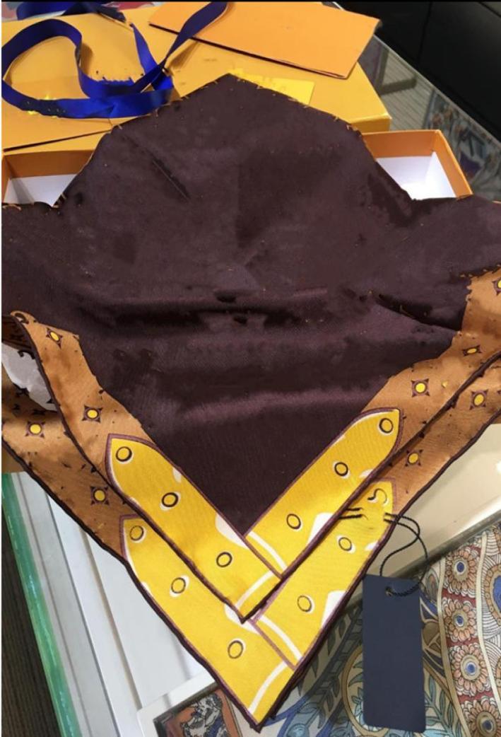 2021 New Luxury SpringSummer Ladies Silk Scarves Classic timeless silk small square 9090cm charming and elegant headscarf withou5497285
2021 New Luxury SpringSummer Ladies Silk Scarves Classic timeless silk small square 9090cm charming and elegant headscarf withou5497285