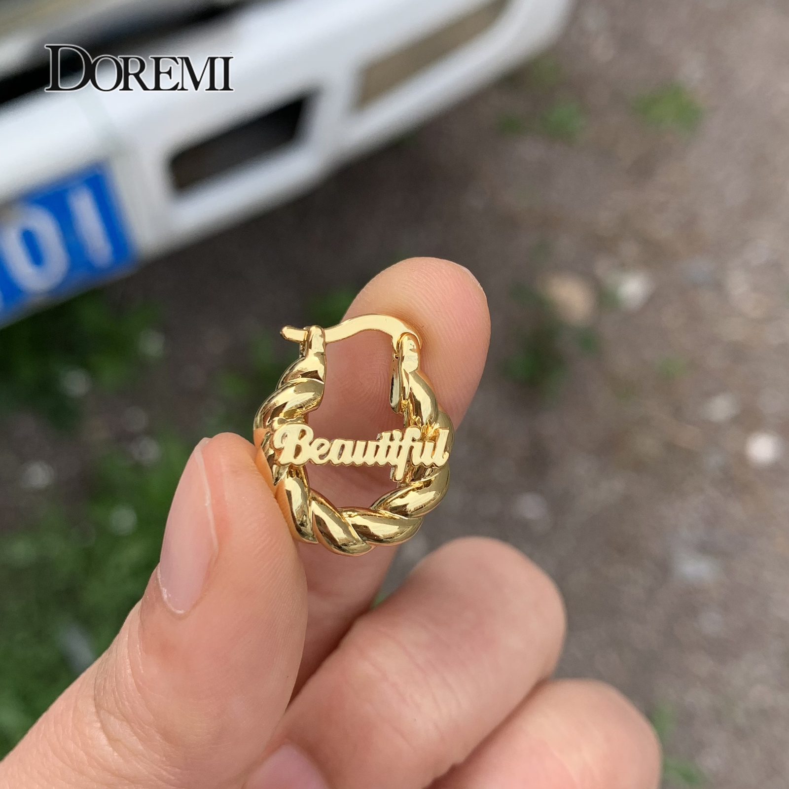 Hoop Huggie DOREMI Mini 18mm Small Custom Name Earrings Twist Personalized Letter Hoops For Kids Women Earrings for Child Girl Antiallergy 230411