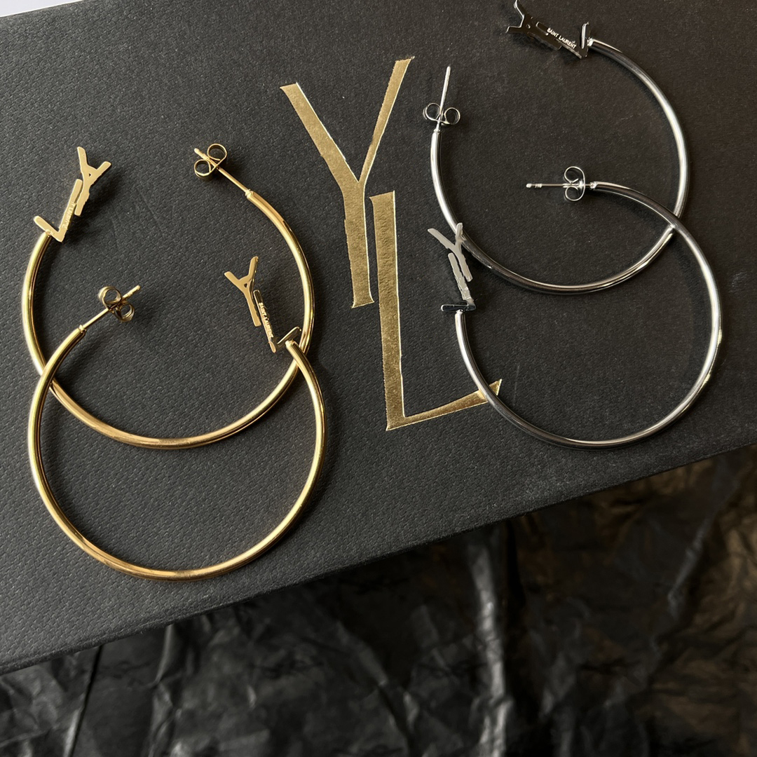 18k Gold-plated 925 Silver Stud Earring Luxury Designer Jewelry Earrings Fashion Style Love Earrings Women's Wedding Party Accessories High Class Popular Gifts
18k Gold-plated 925 Silver Stud Earring Luxury Designer Jewelry Earrings Fashion Style Love Earrings Women's Wedding Party Accessories High Class Popular Gifts