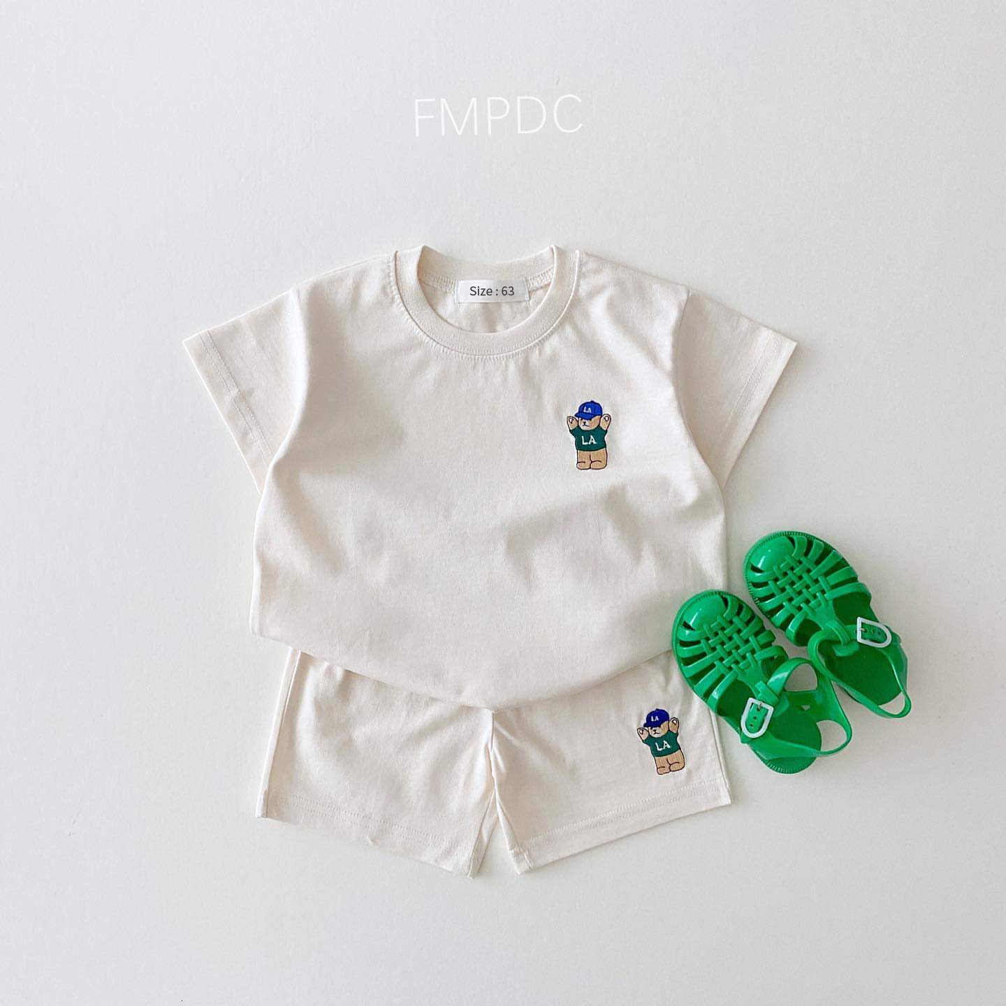 Clothing Sets 2023 Summer Korea Baby Boys Suit Embroidered Bear Badge Tees T shirts Loose Shorts Girls 2Pcs Casul Infant Toddler Clothes 230411