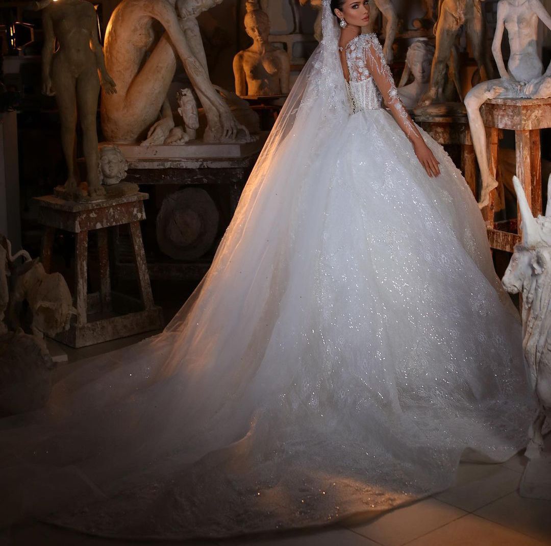 Luxury Ball Gown Wedding Dresses Middle Sleeves V Neck Sequins Appliques 3D Lace Bridal Gowns Diamonds Beaded Formal Dress Plus Size Custom Made Vesti