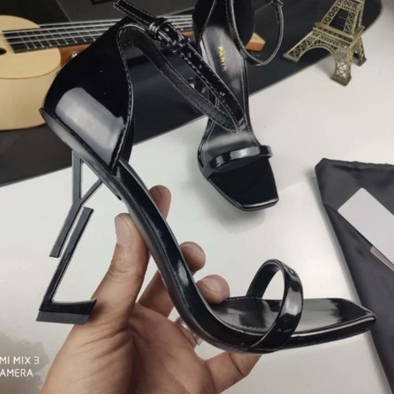 Sandals Famous Designer Women Summer High Heels Shoes Ankle Strap Fashion Patent Leather 10CM Lady Banquet Pumps, 27#
Sandals Famous Designer Women Summer High Heels Shoes Ankle Strap Fashion Patent Leather 10CM Lady Banquet Pumps, 27#