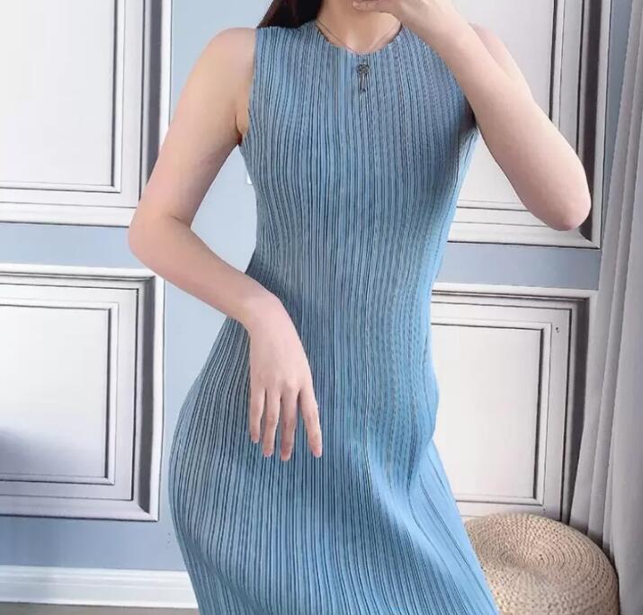 2025 New ISSEY Pleated Sleeveless Long Skirt11