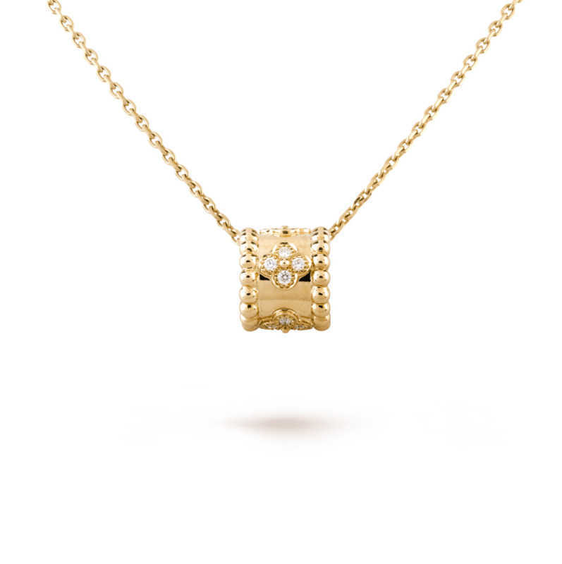 Perlee Clover Necklace Pendant Gold Rose Gold Silver Necklace for Women Mens Chain Necklace Titanium Never Fade
Perlee Clover Necklace Pendant Gold Rose Gold Silver Necklace for Women Mens Chain Necklace Titanium Never Fade
