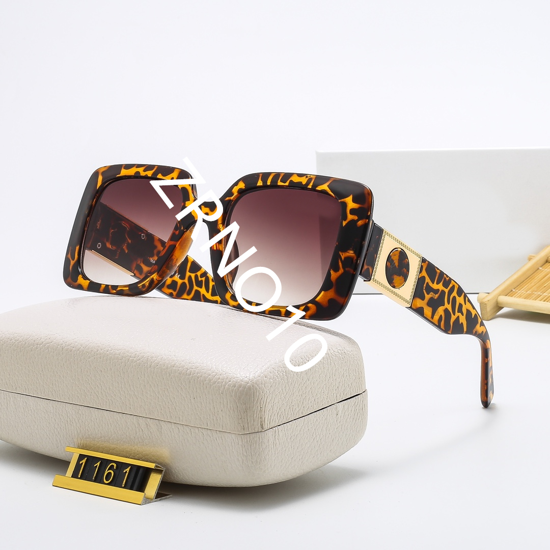 Sunglasses for women man designer glasses original eyeglasses outdoor shades PC metal frame fashion classic luxury sun glasses unisex with black framed white box
Sunglasses for women man designer glasses original eyeglasses outdoor shades PC metal frame fashion classic luxury sun glasses unisex with black framed white box