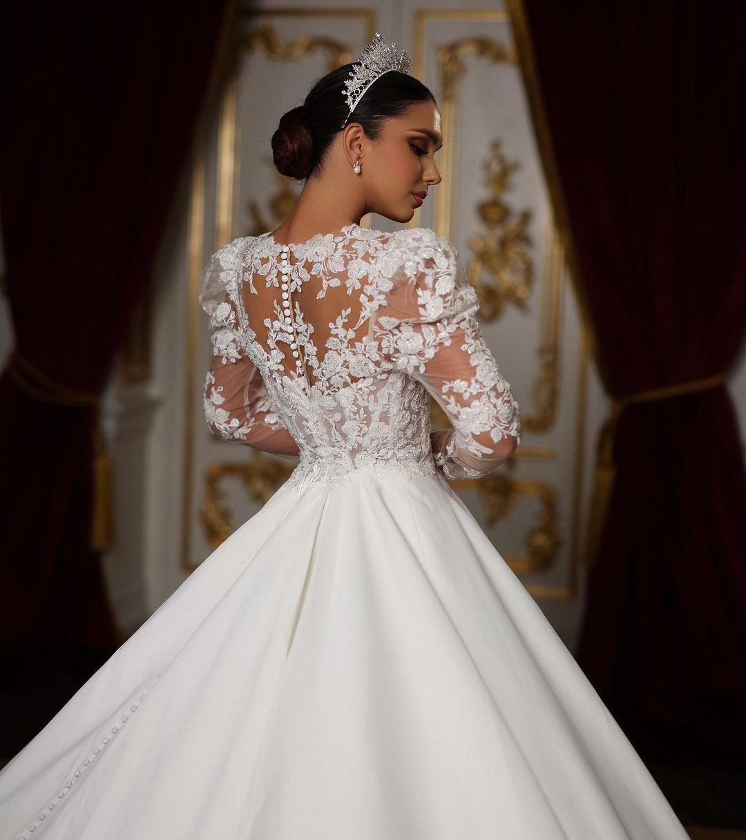 Elegant Ball Gown Wedding Dresses Long Sleeves V Neck Sequins Appliques Ruffles Bridal Gowns 3D Lace Satin Beaded Formal Dress Plus Size Custom Made V