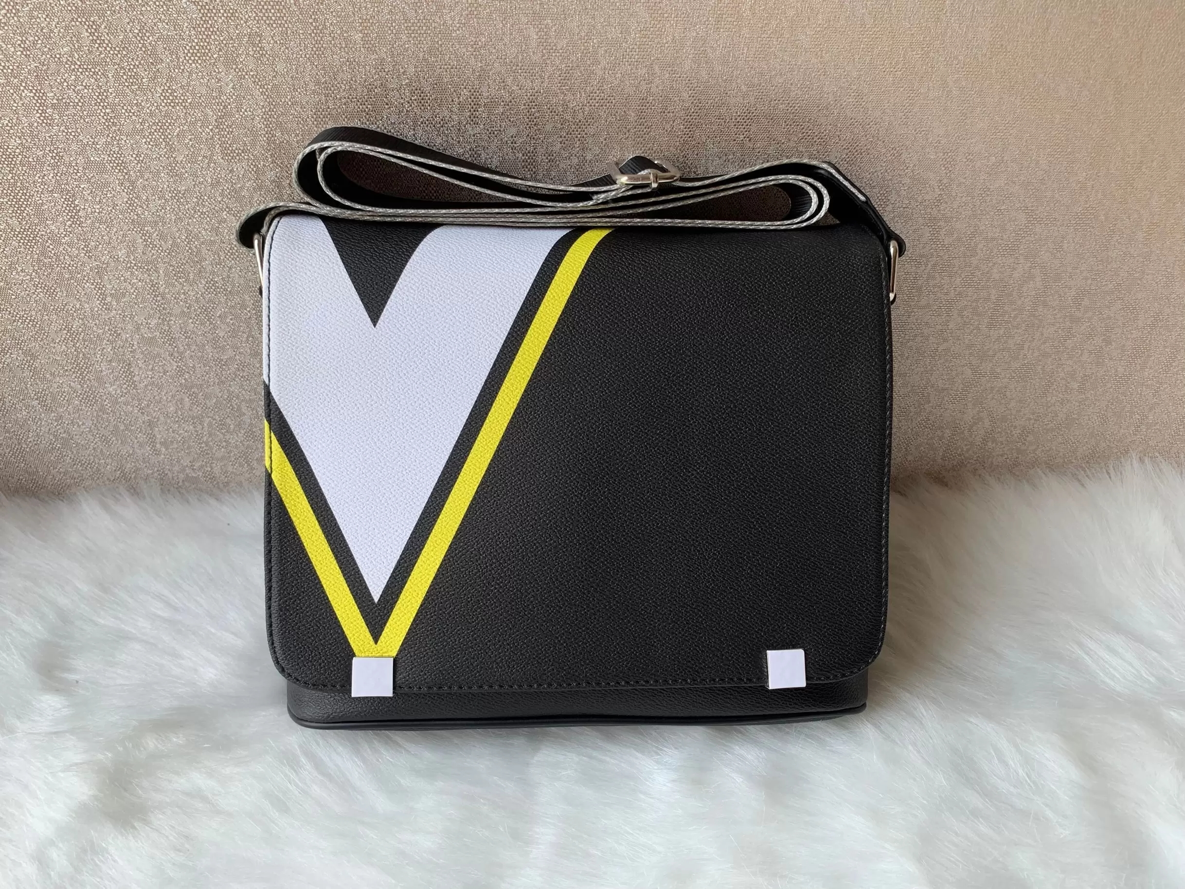 Male Business Single Shoulder Laptop Bag Cross Section Briefcase Computer Package Inclined Bag Mens Handbags Bags Briefcases Satchel luxury, Yellow
Male Business Single Shoulder Laptop Bag Cross Section Briefcase Computer Package Inclined Bag Mens Handbags Bags Briefcases Satchel luxury, Yellow