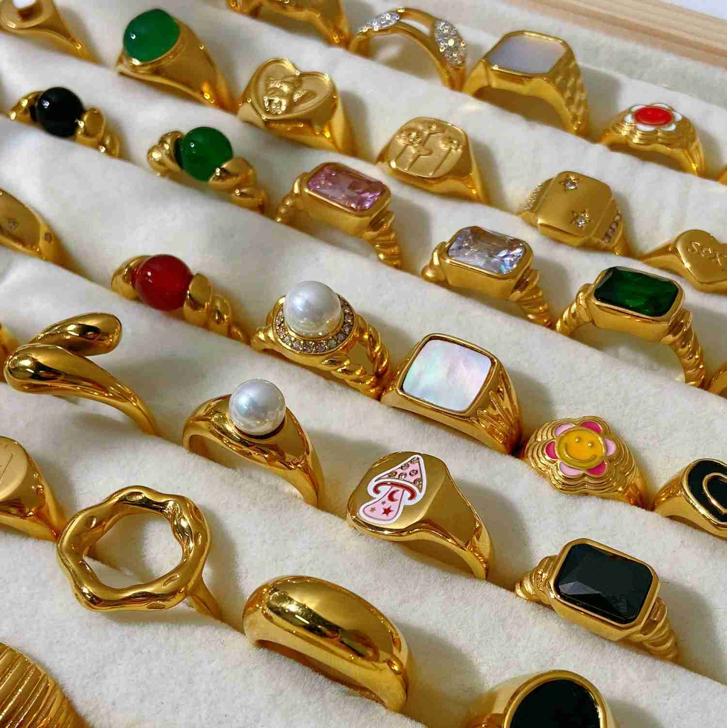 Band Rings Uworld 18K Gold PVD Plated 316L Stainless Steel Rings Finger Chunky Wedding statement Jewelry Shell Freshwater Pearl Zircon Ring P230411
Band Rings Uworld 18K Gold PVD Plated 316L Stainless Steel Rings Finger Chunky Wedding statement Jewelry Shell Freshwater Pearl Zircon Ring P230411