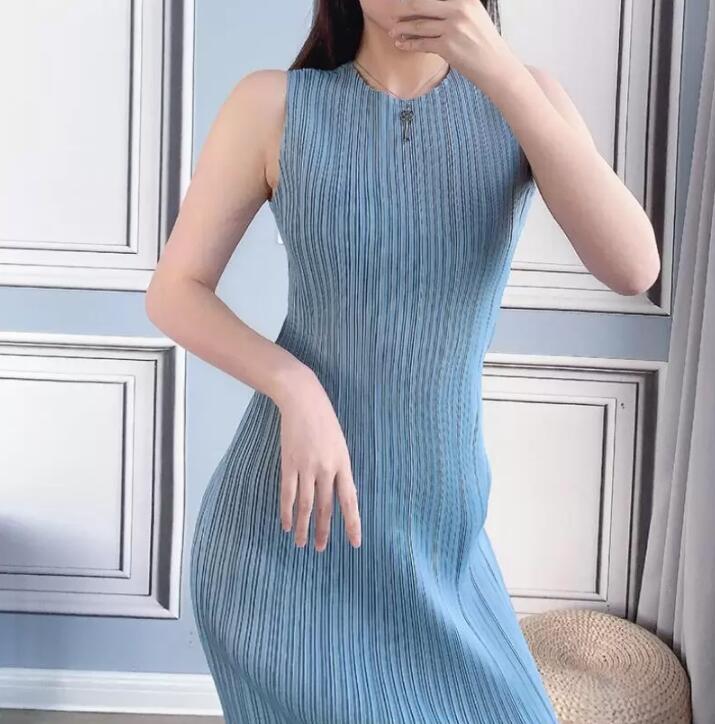 2025 New ISSEY Pleated Sleeveless Long Skirt11